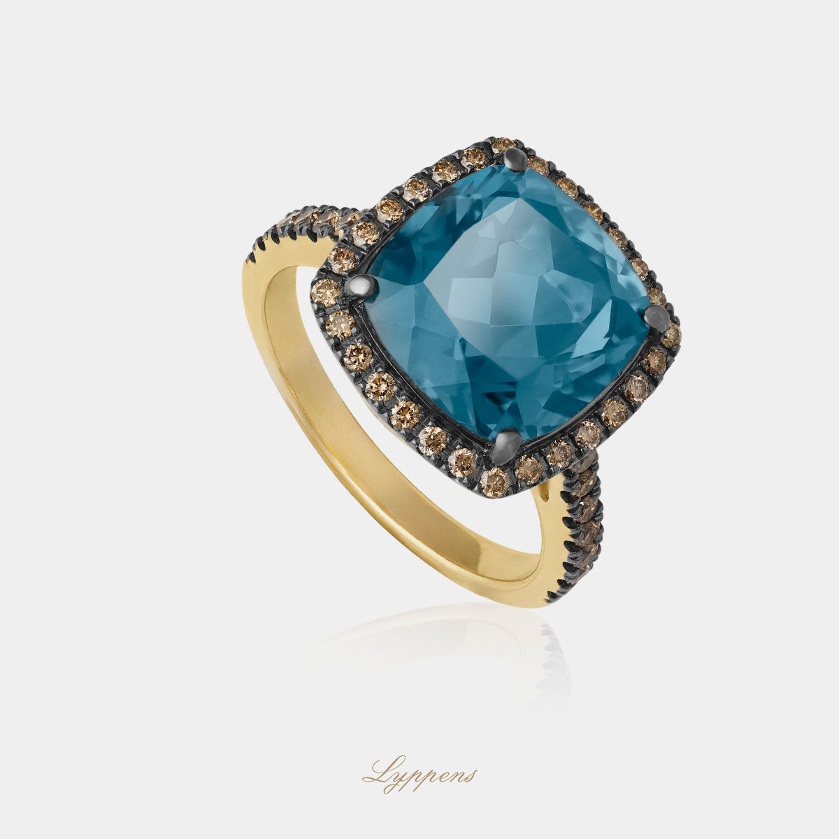 18kt geelgouden entourage ring met topaas en briljant geslepen bruine diamant.