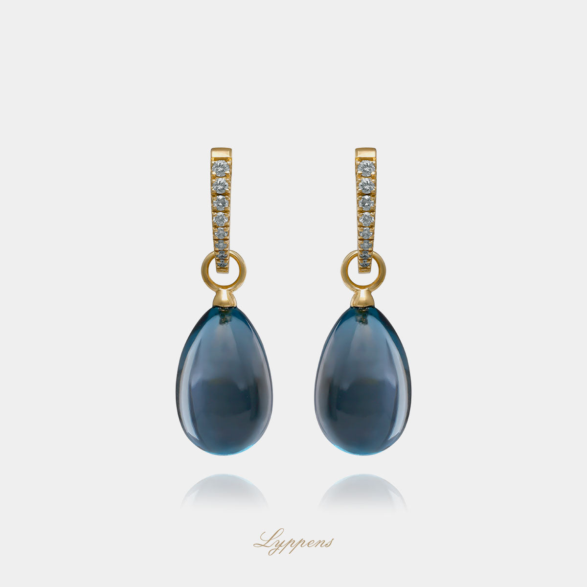 Geelgouden oorbellen gezet met briljant geslepen diamant met daaronder druppel geslepen topaas.