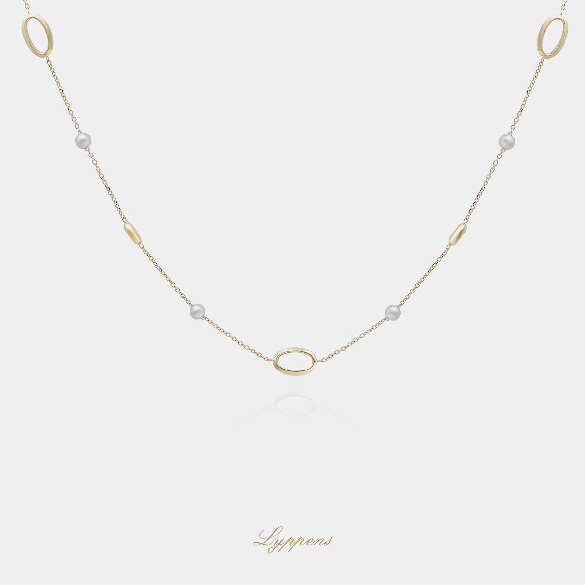 Geelgouden collier gezet met parels en gouden ovale elementen.