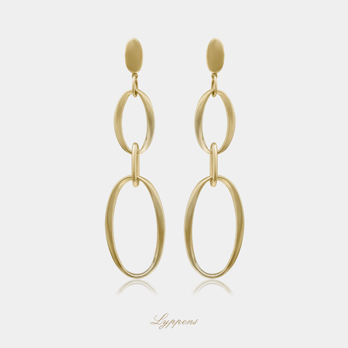 Geelgouden oorhangers op gebouwd uit verschillende ovale elementen.