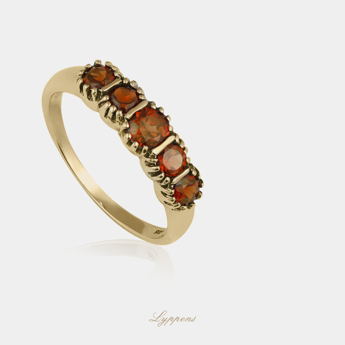 Yellow gold ring with garnet
