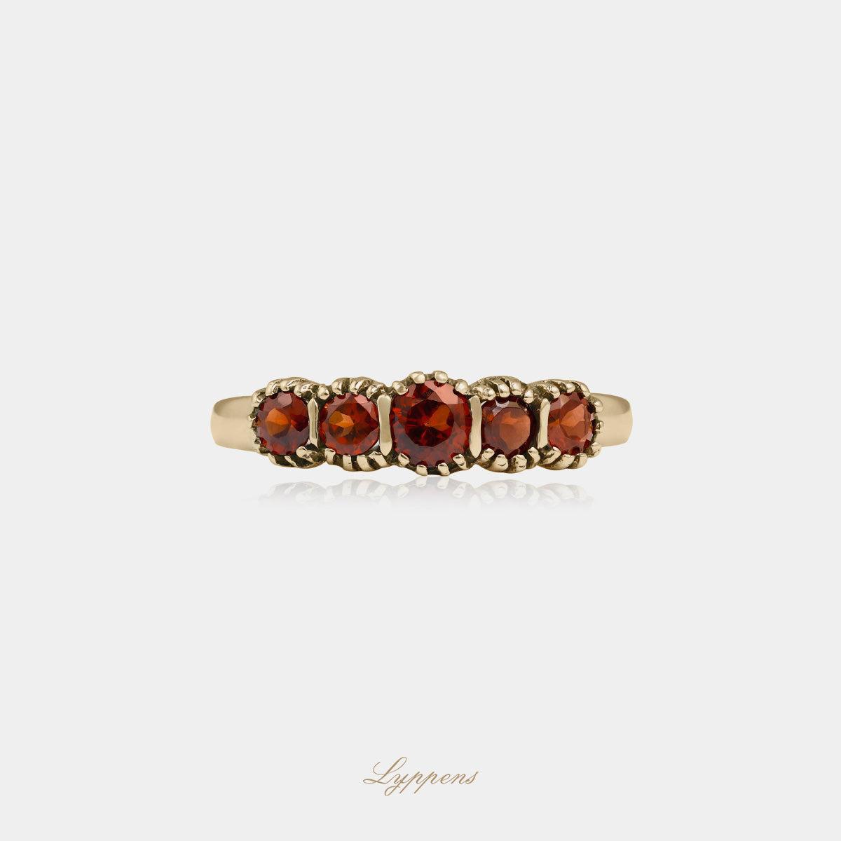 Yellow gold ring with garnet