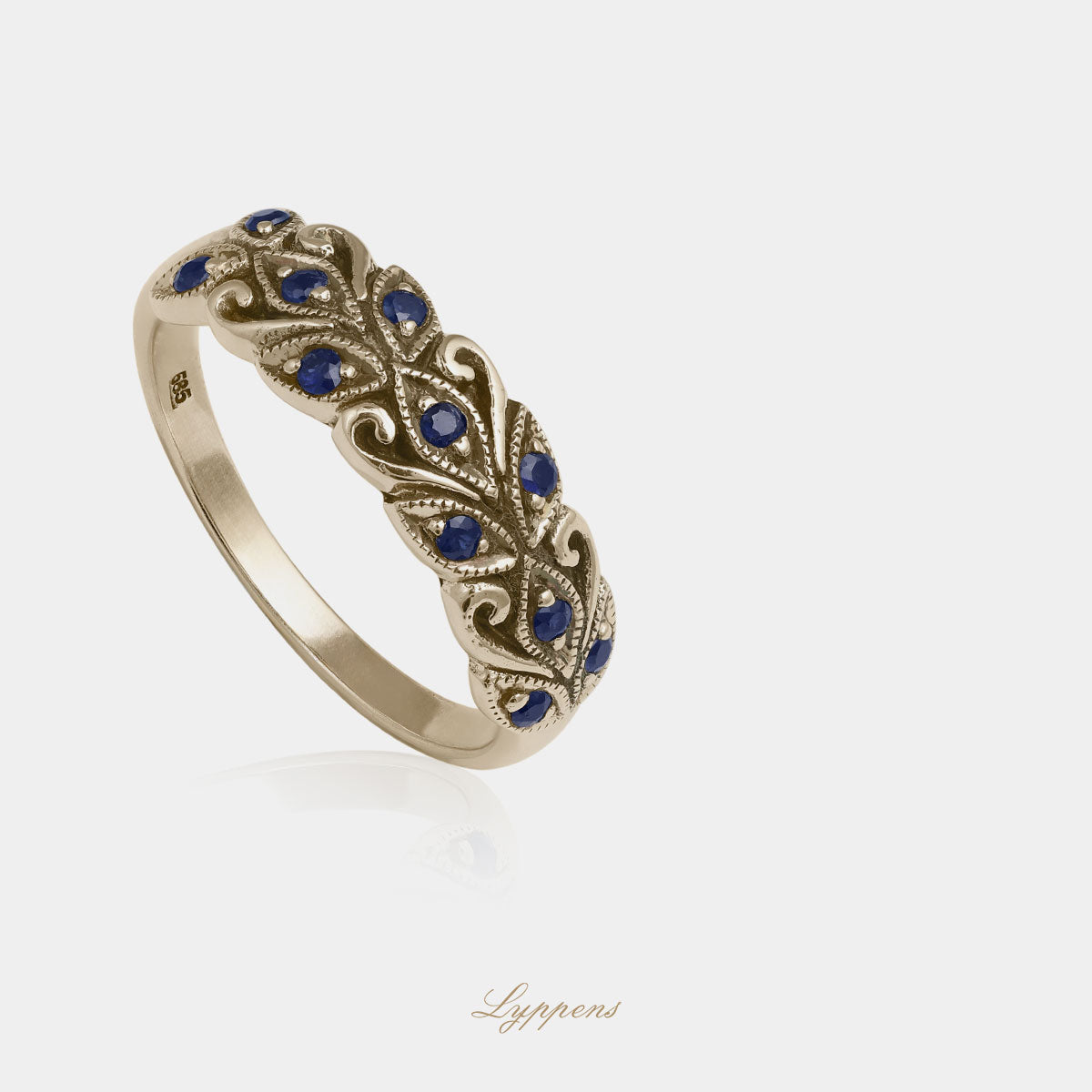 Yellow gold ring with sapphire