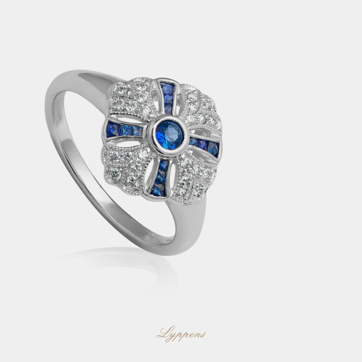 Witgouden vintage Art Deco stijl ring gezet met saffier en briljant geslepen diamant.