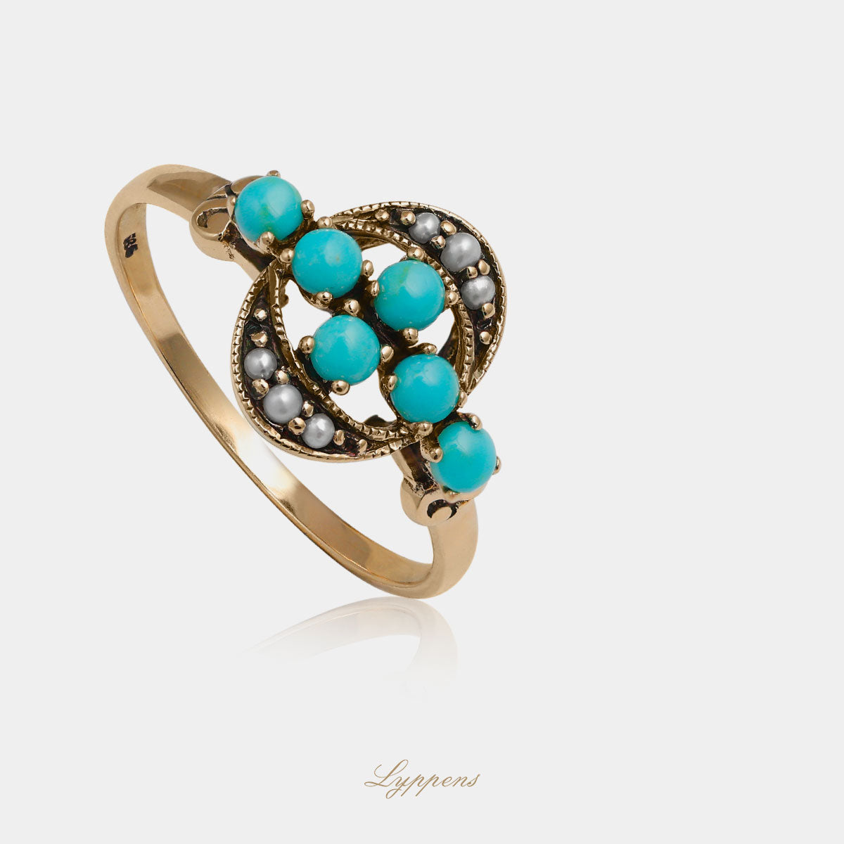 Yellow gold ring with turquoise and pearls