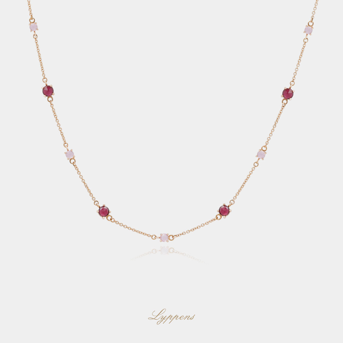 Roségouden anker schakelcollier om en om gezet met rhodoliet en roze saffier.