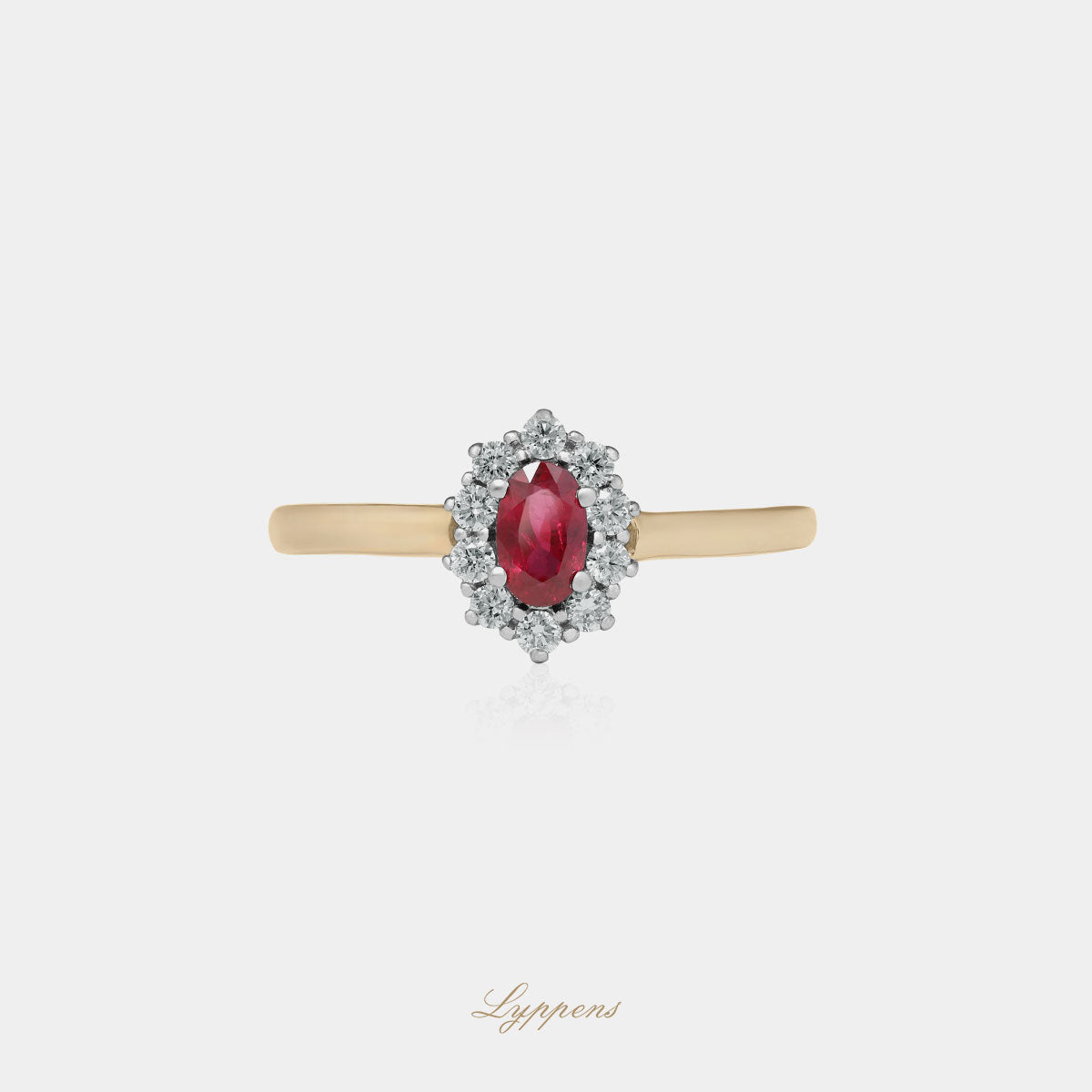 Geel - met witgouden entourage ring in het midden gezet met een ovaal geslepen robijn en in een entourage van briljant geslepen diamant.