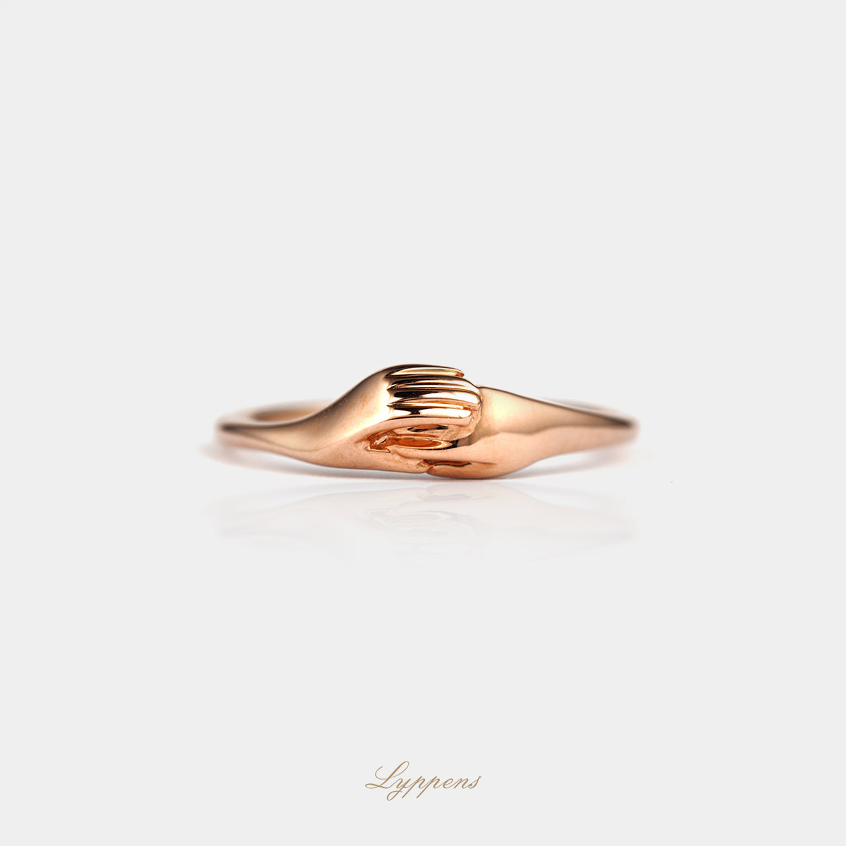 Roségouden ring met in elkaar geslagen handjes