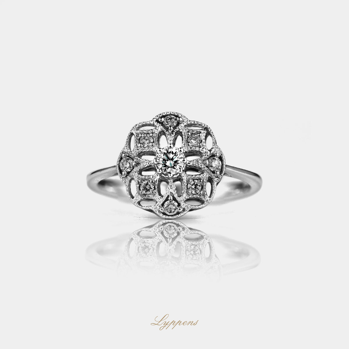 18kt witgouden opengewerkte ring met briljant geslepen diamant 0.10 ct G SI, omringd door kleine briljant geslepen diamanten, totaal 0.27 ct