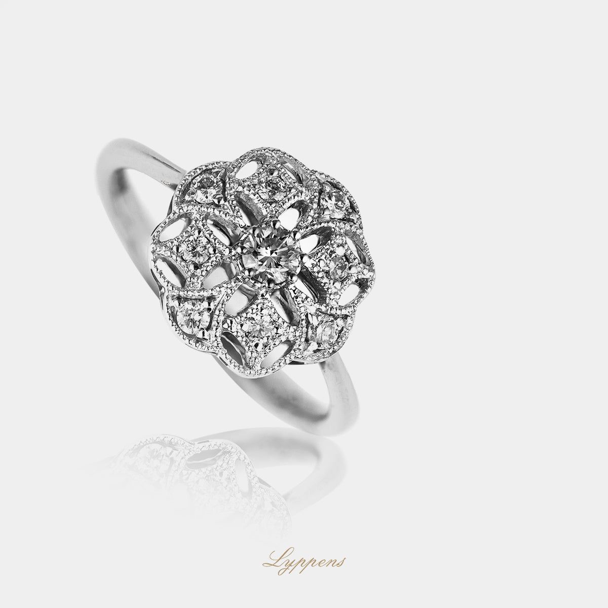 Witgouden opengewerkte ring met briljant geslepen diamanten