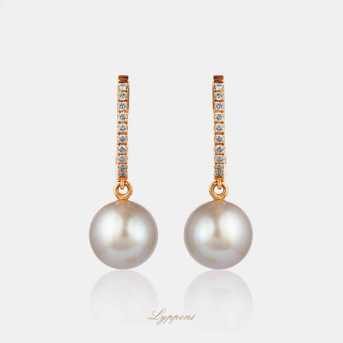 Geelgouden oorbellen met diamant en grijze parel
