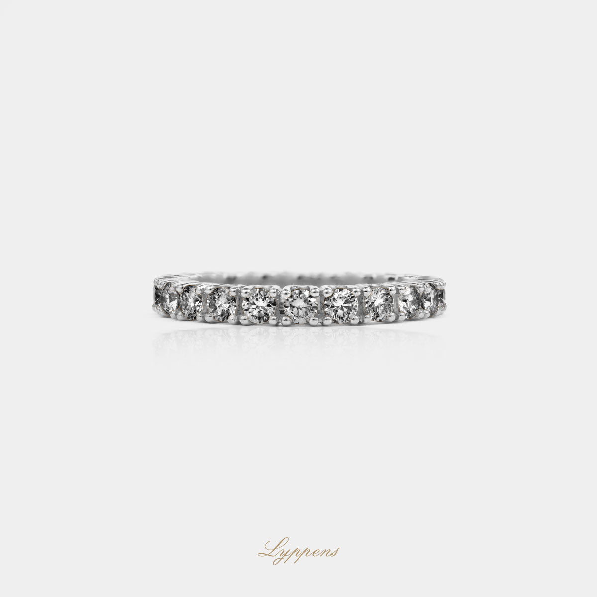 White gold alliance ring with diamond