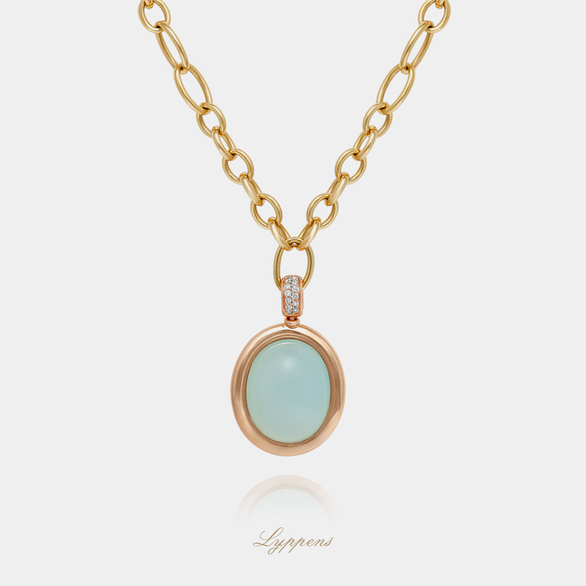 geelgouden schakelcollier en roségouden hanger gezet met chalcedoon en diamant.