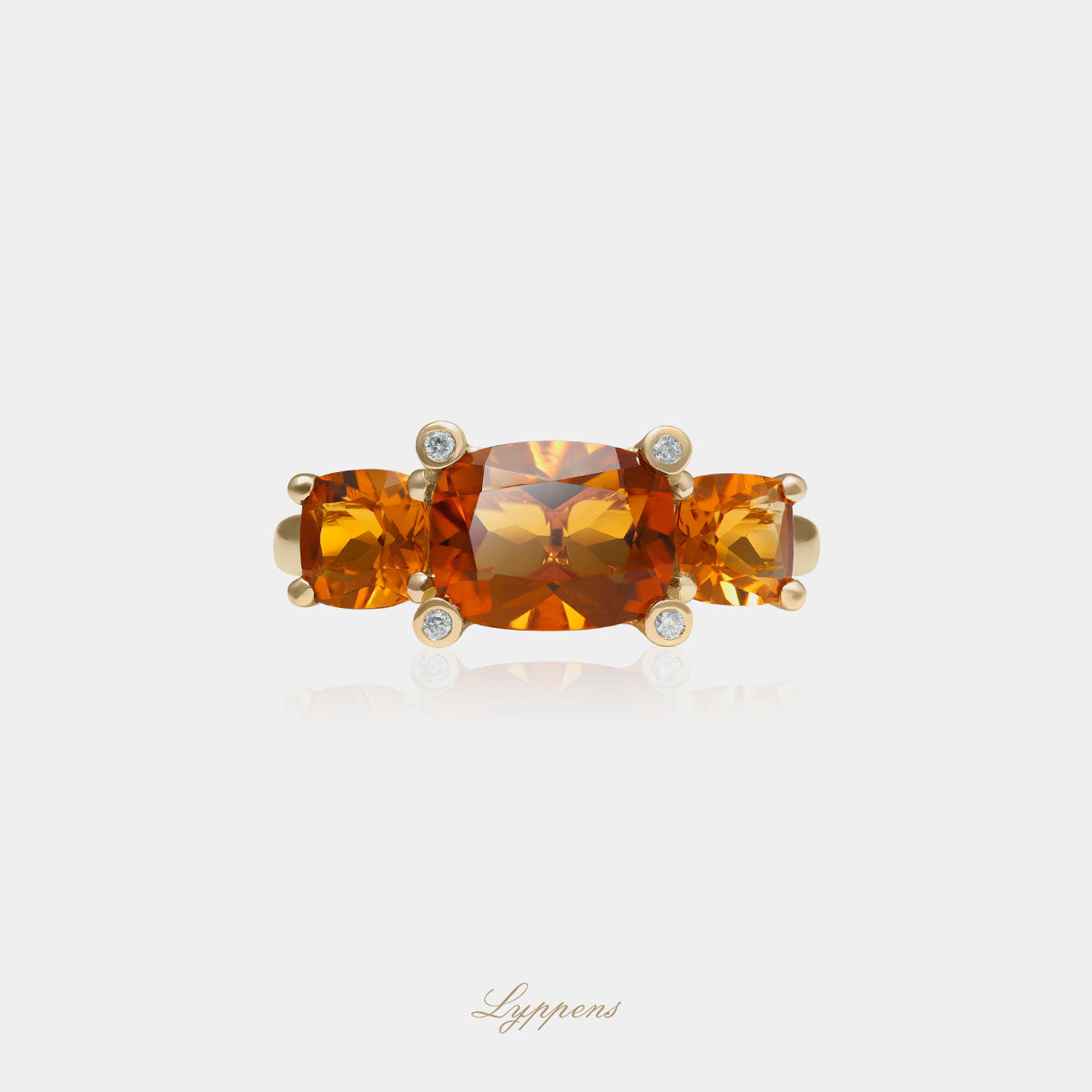 18kt geelgouden ring gezet met citrien en briljant geslepen diamant.