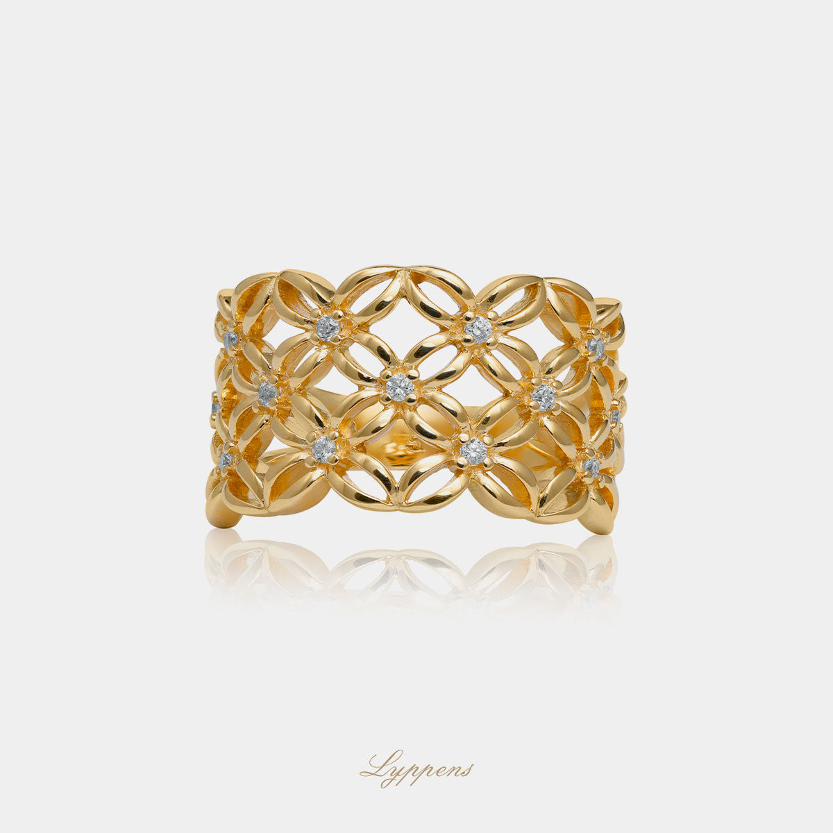Yellow gold ring with diamonds