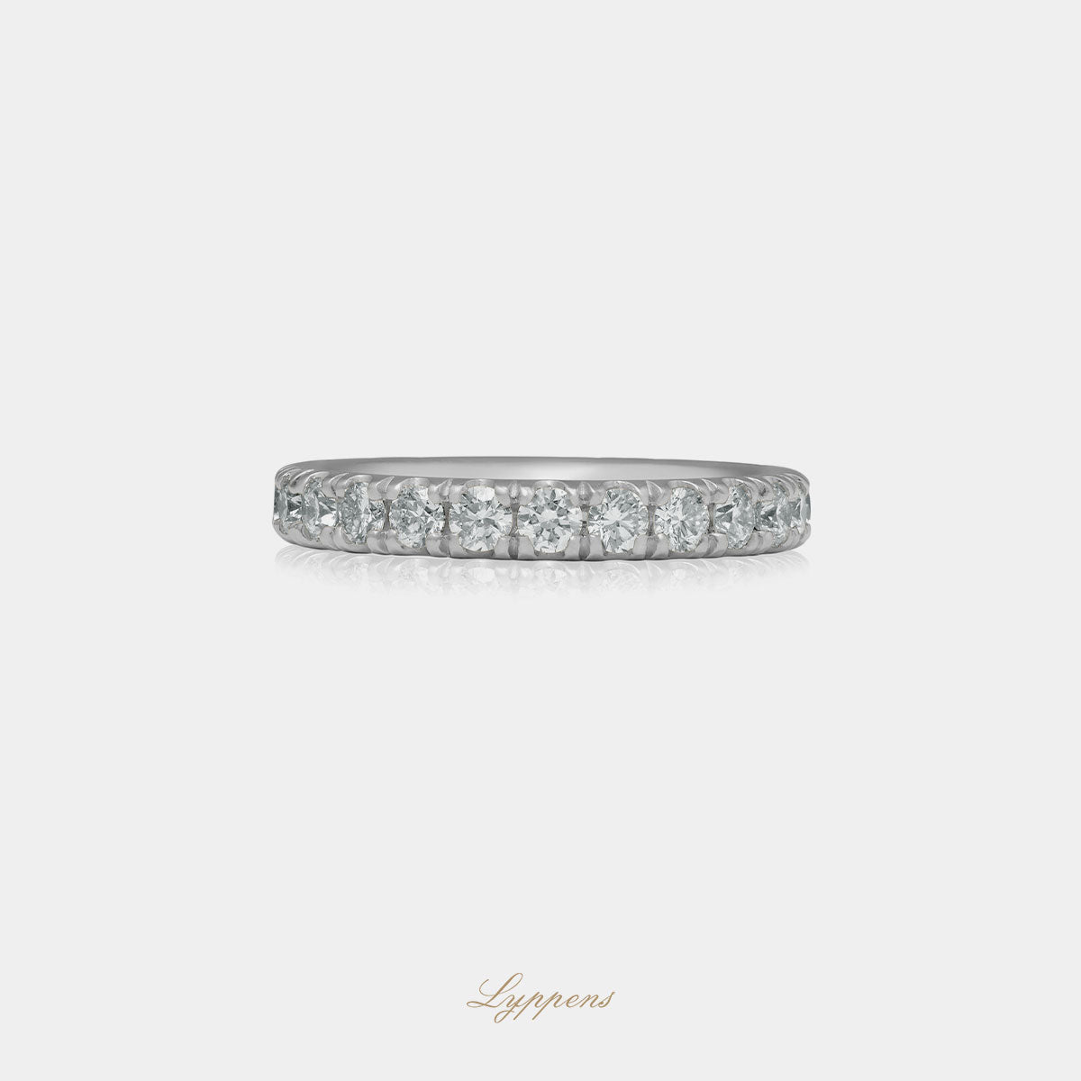 Witgouden alliance ring gezet met briljant geslepen diamant met een totaalgewicht van 1.50ct.