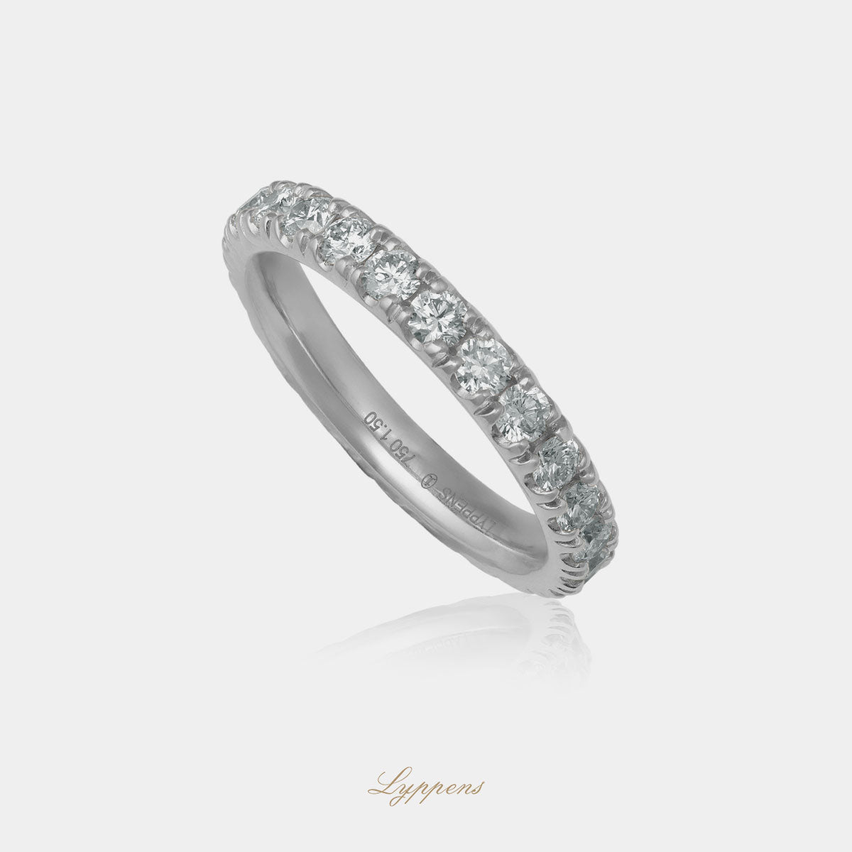 Witgouden alliance ring gezet met briljant geslepen diamant met een totaalgewicht van 1.50ct.