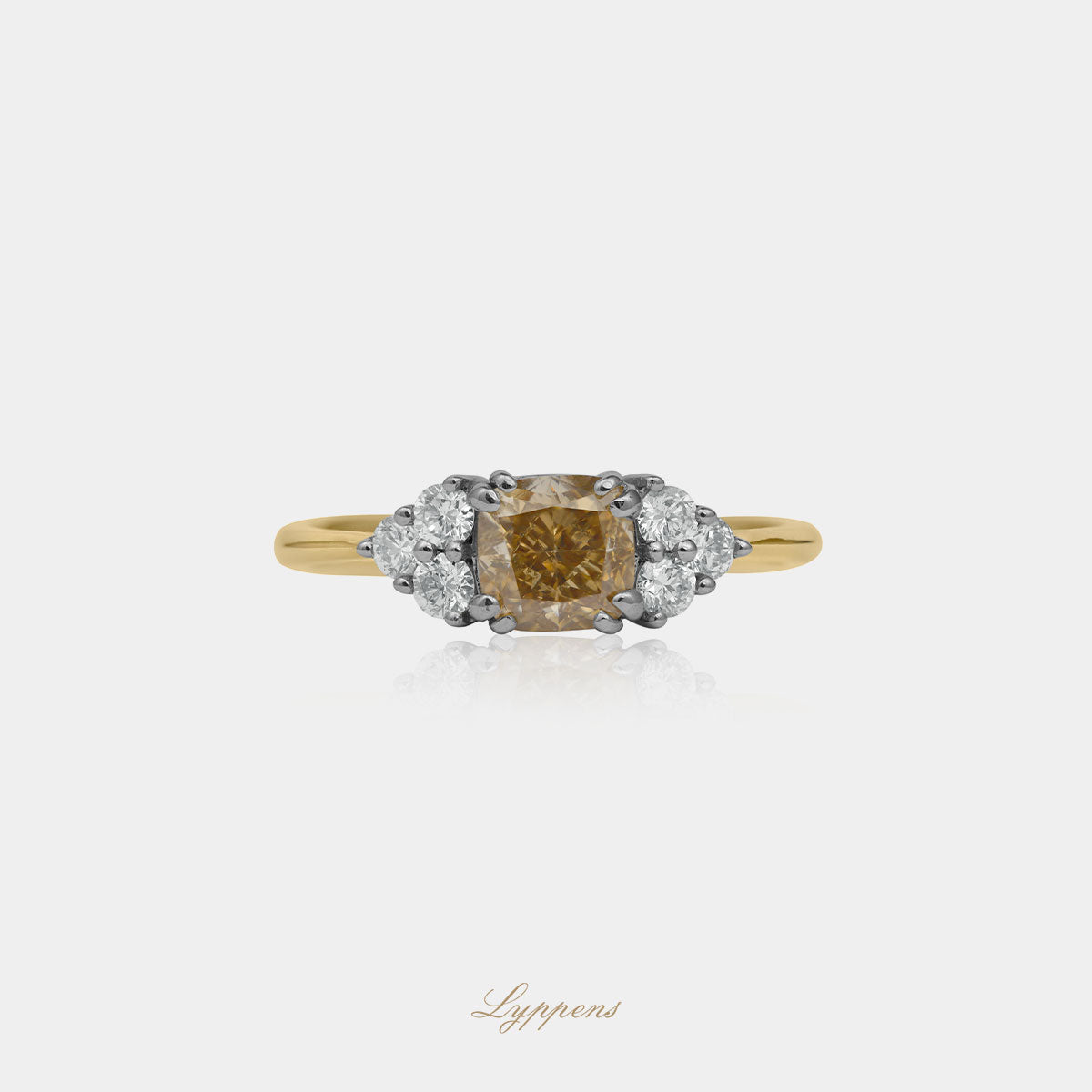 Geelgouden ring met bruine en witte diamant