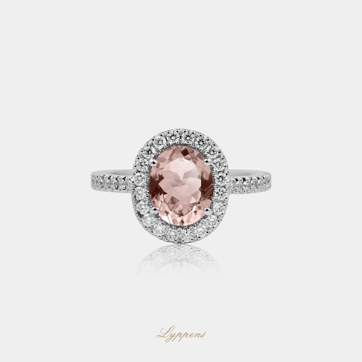 18kt witgouden entourage ring met ovaal geslepen morganiet 10x8 mm, omringd door briljant geslepen diamanten 0.50 ct H VS