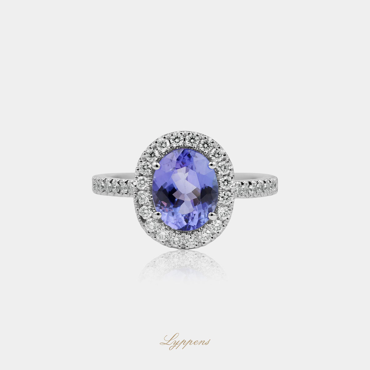 18kt witgouden entourage ring met ovaal geslepen tanzaniet 9x7 mm, omringd door briljant geslepen diamanten 0.46 ct H VS