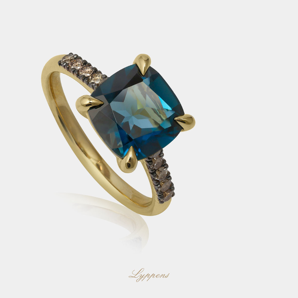 Yellow gold ring with topaz and diamonds