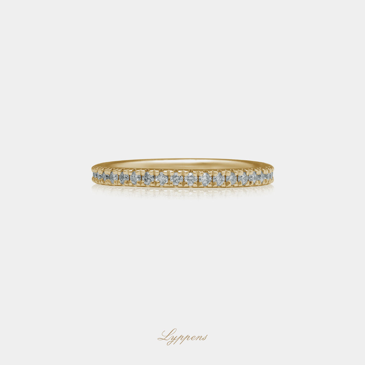 Geelgouden alliance ring gezet met briljant geslepen diamant met een totaalgewicht van 0.50ct.