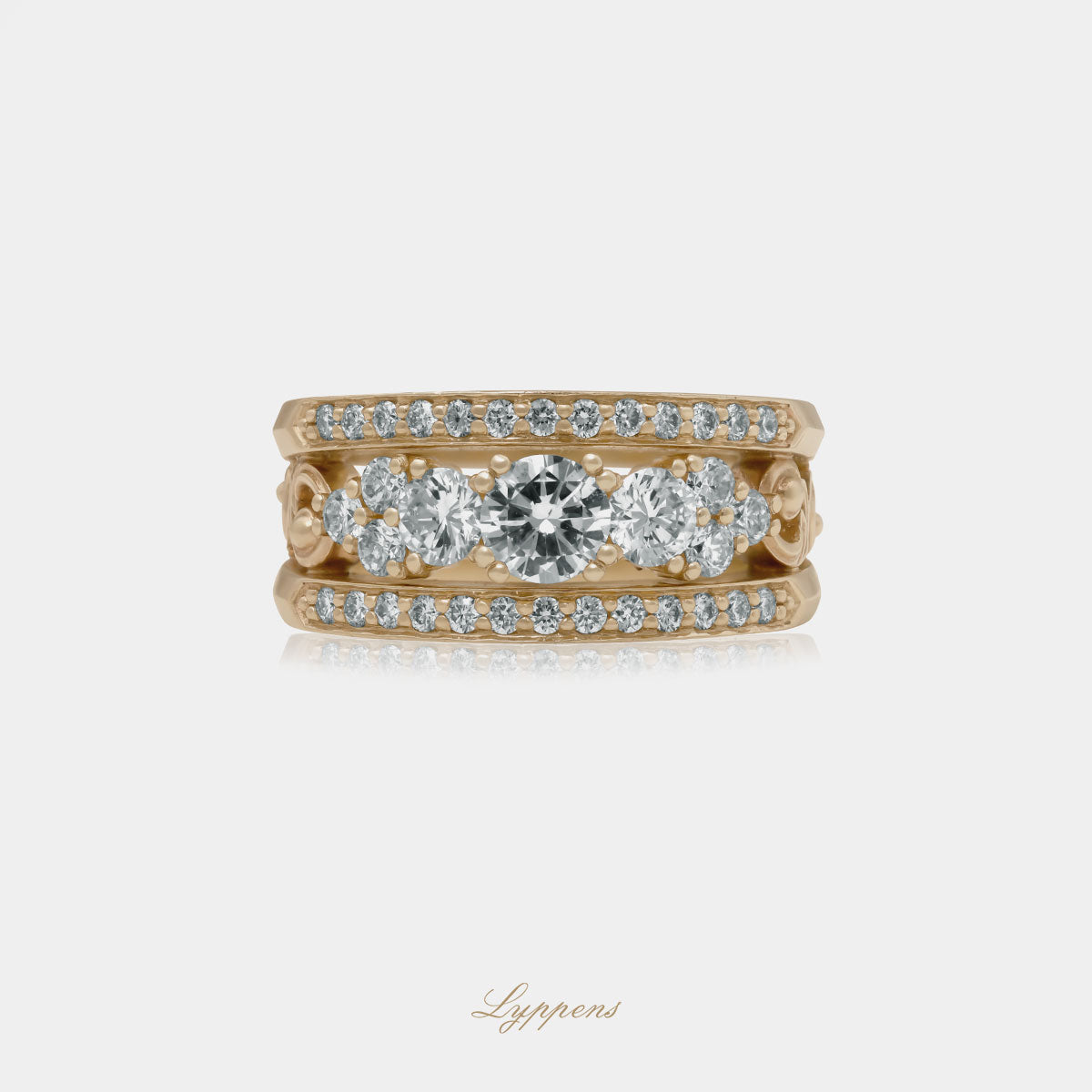 Geelgouden bandring gezet met briljant geslepen diamant, gedecoreerde met krullen.