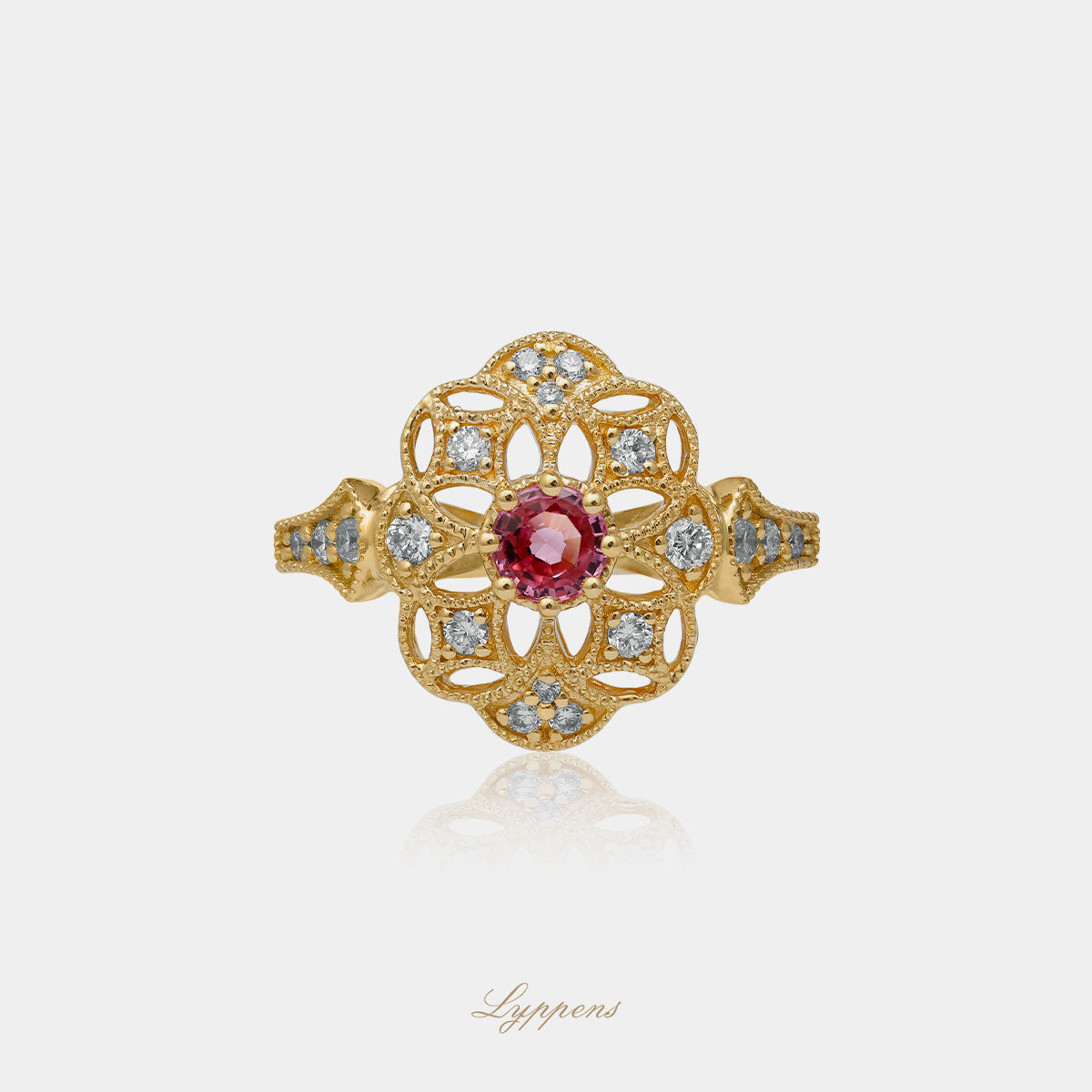 Yellow gold ring with sapphire and diamond