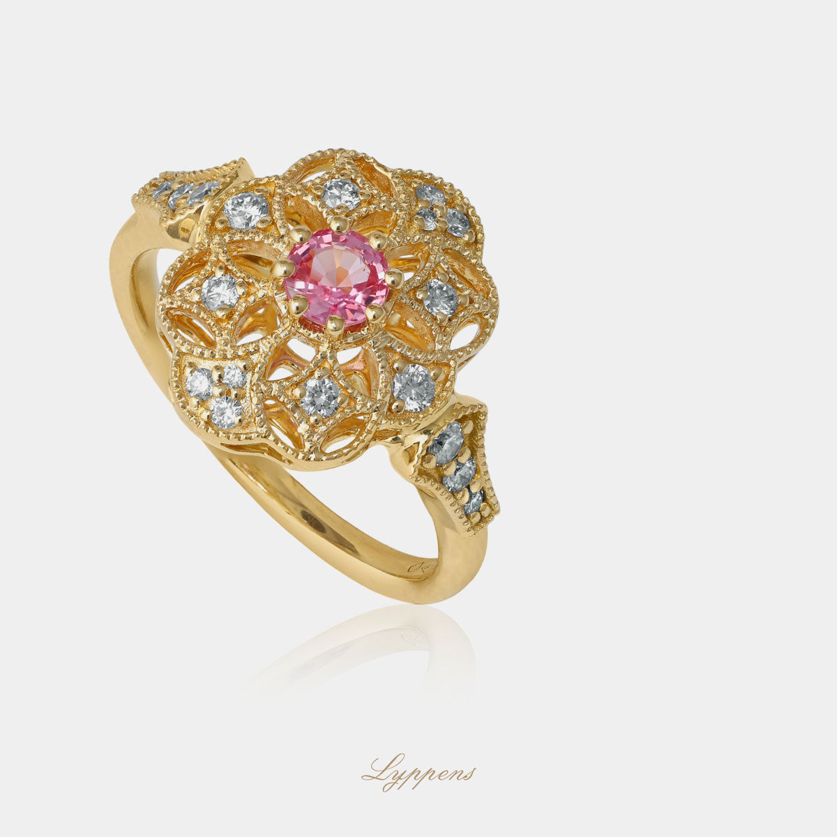 Yellow gold ring with sapphire and diamond