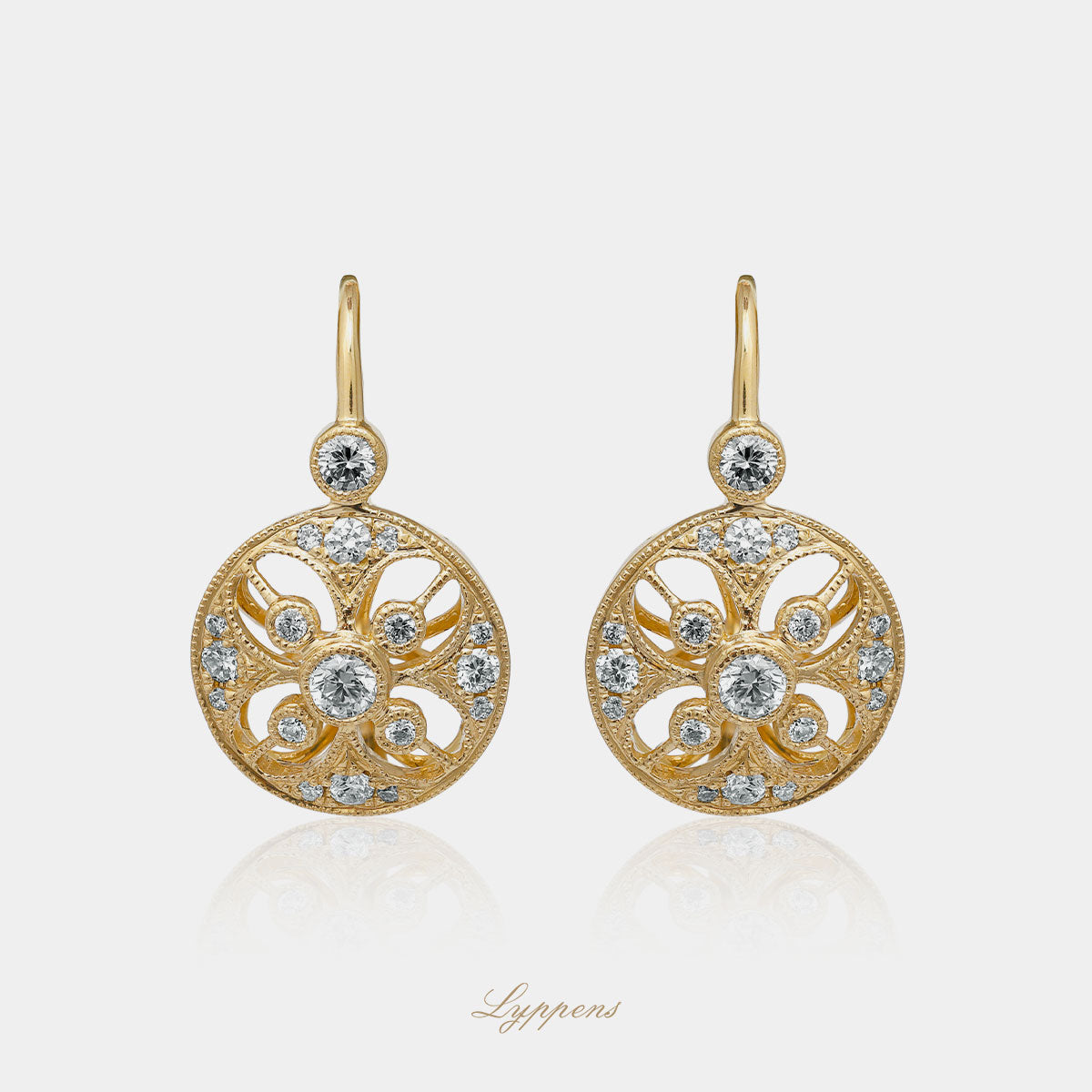 Geelgouden oorbellen met diamant