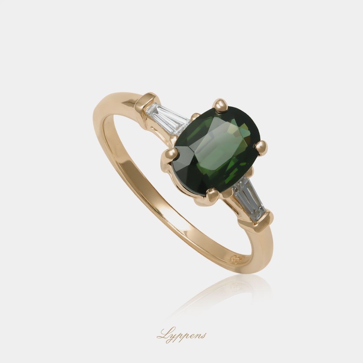 14kt geelgouden ring met ovaal toermalijn en tapered baguette diamant 0.18ct H SI