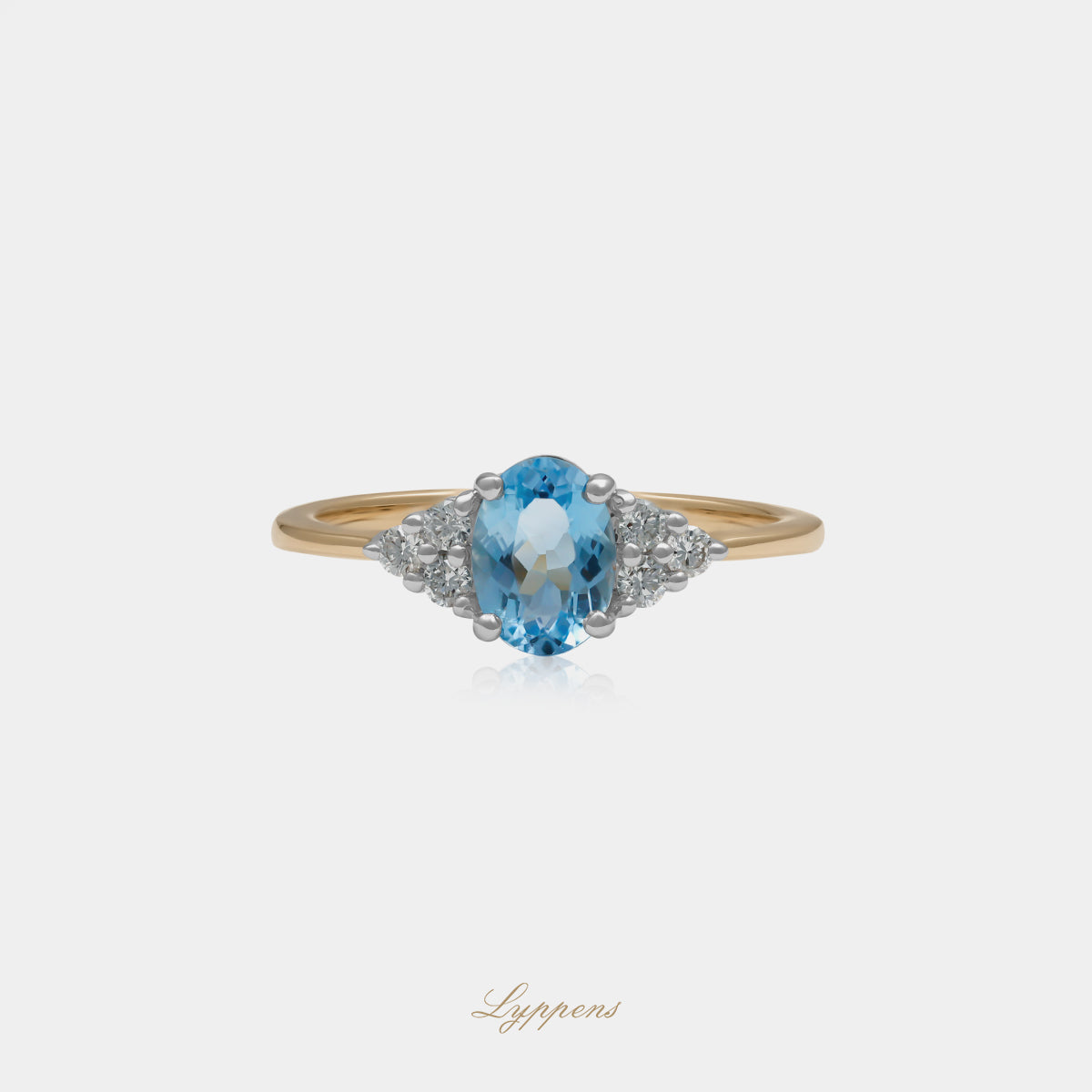 14kt geelgouden ring met ovaal geslepen aquamarijn en 0.15ct briljant geslepen diamanten