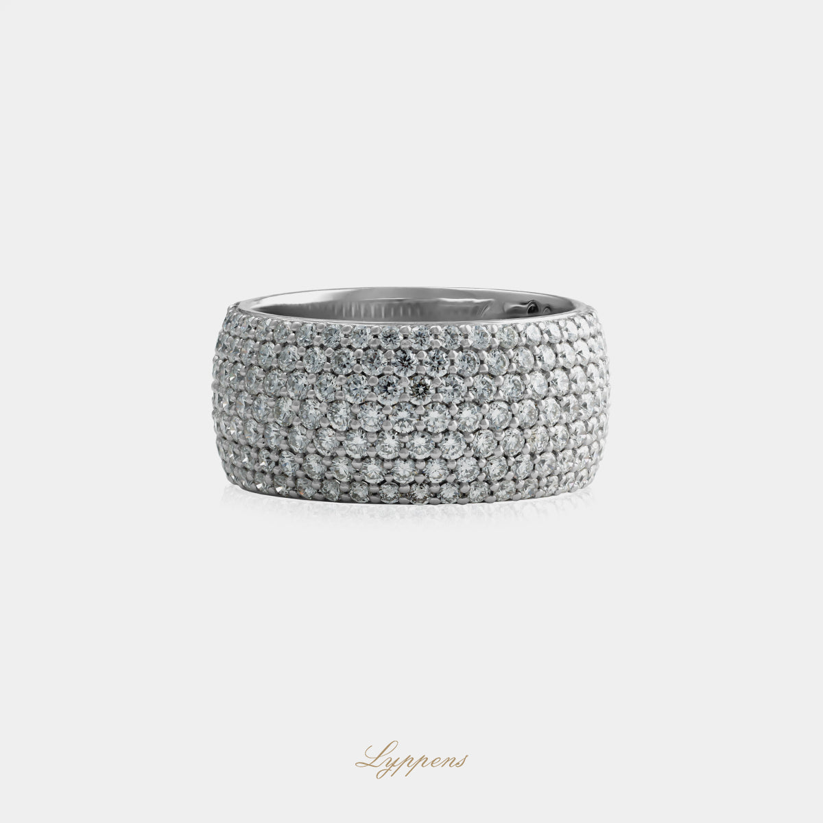 18kt witgouden rijring pavé gezet met zeven rijen briljant geslepen diamanten van 2.50ct