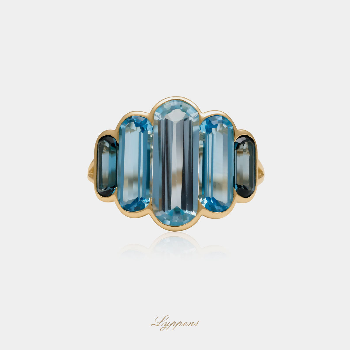 14 karaat geelgouden ring met ovaal topaas met blauw kleurverloop