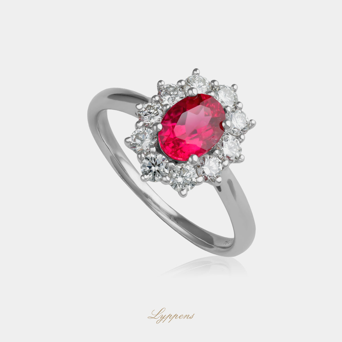 18kt witgouden verlovingsring met toermalijn in diamant entourage, verfijnd ontwerp