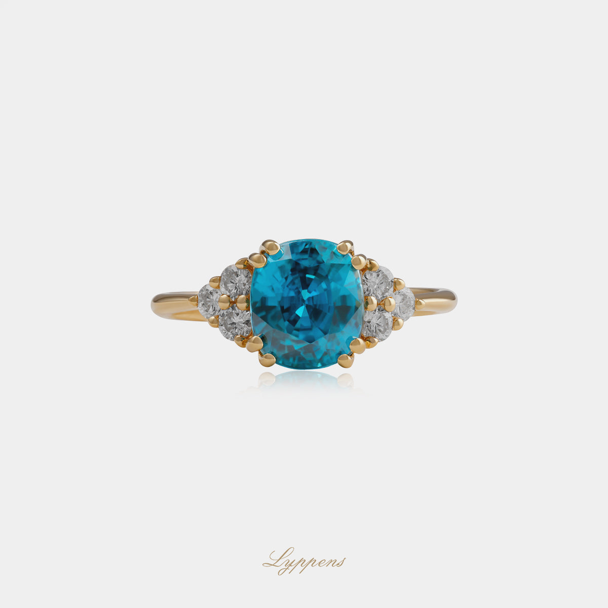 18kt geelgouden ring met ovaal geslepen blauwe zirkoon en 0.30ct briljant geslepen diamanten