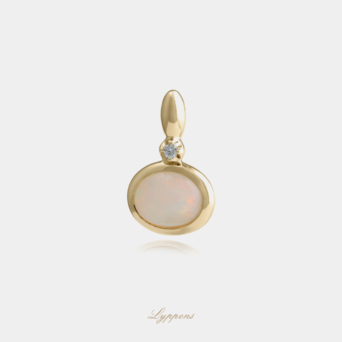 14kt geelgouden hanger met ovaal geslepen opaal en 0.03ct briljant geslepen diamant