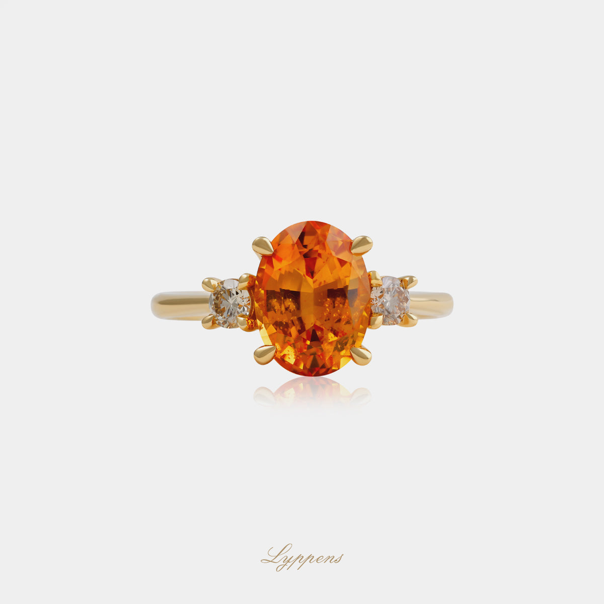 18kt geelgouden ring met ovaal geslepen oranje saffier en bruine briljant diamanten 0.24ct SI