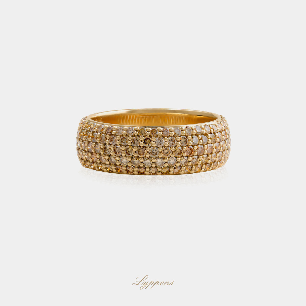 18kt geelgouden rijring pavé gezet met vijf rijen briljant geslepen bruine diamant van 1.50ct