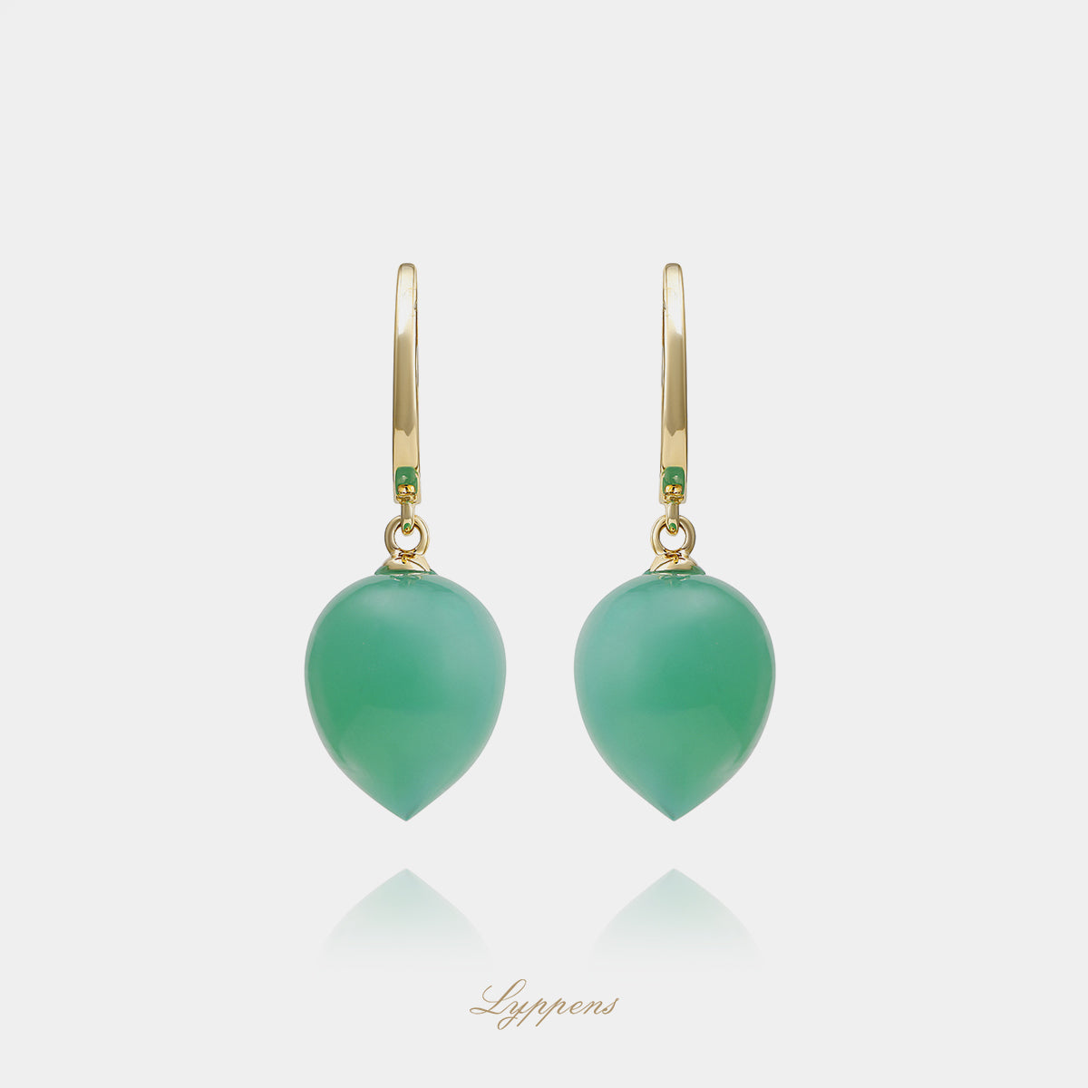 14kt geelgouden oorringen met druppelvormige chrysopraas hangers