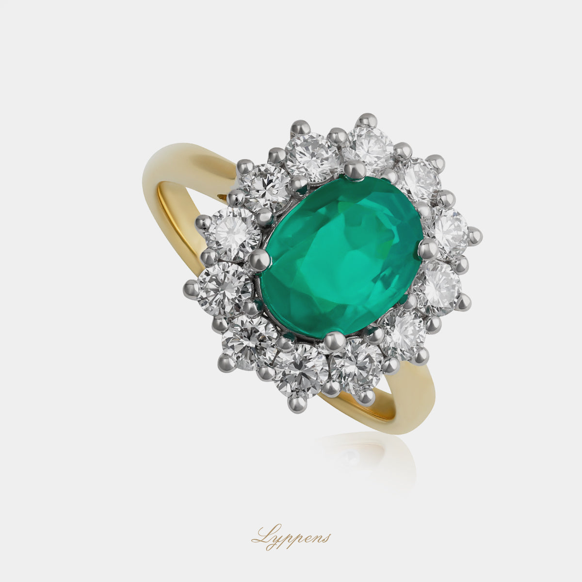 18 karaat geel witgouden ring met 2.02ct ovaal geslepen smaragd en briljant diamant entourage 1.06ct