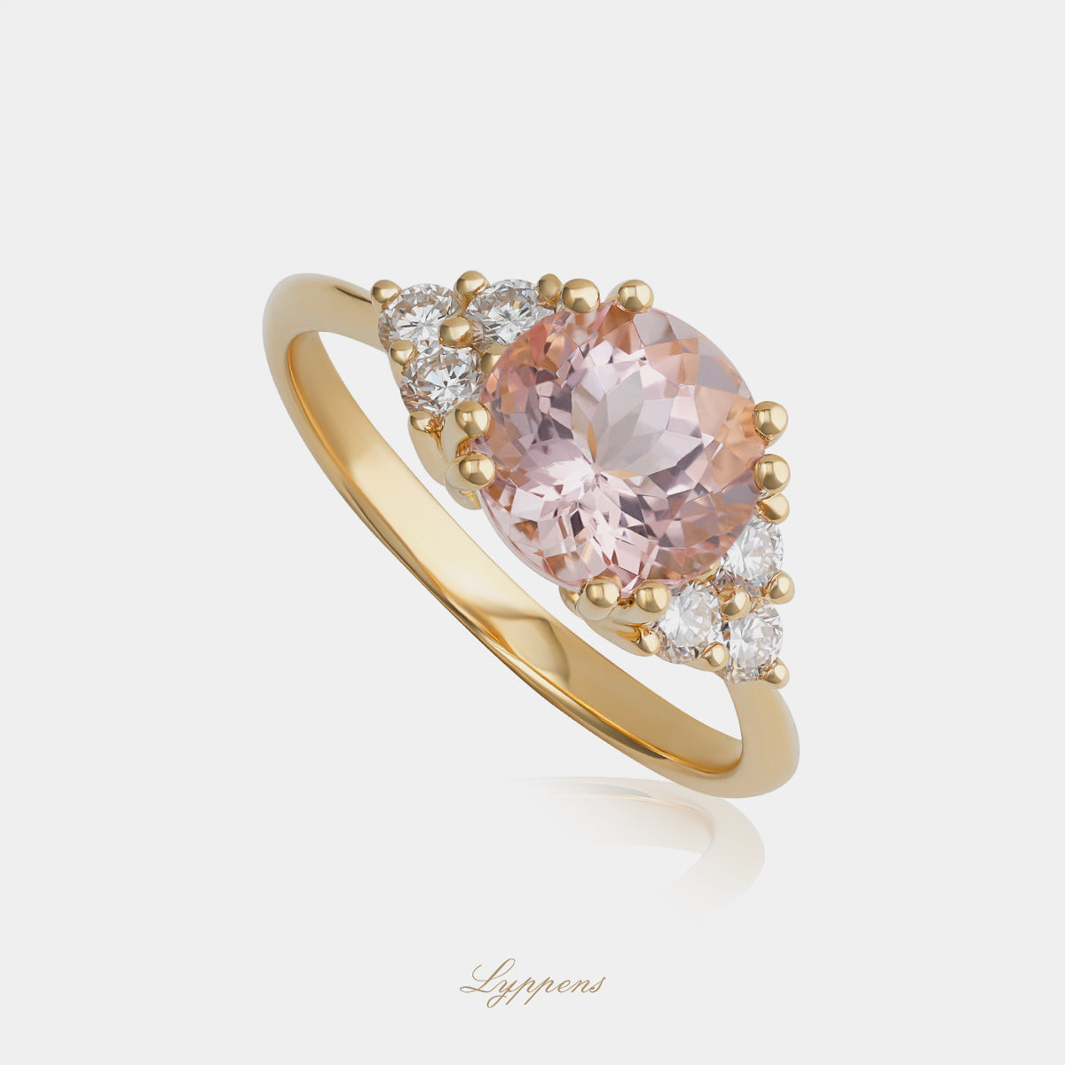 18 karaat geelgouden ring met morganiet en briljant geslepen diamant zijstenen 0.38ct