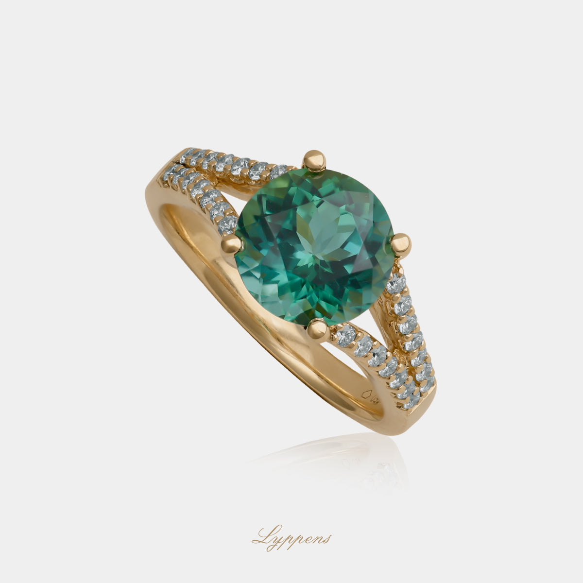 18 karaat geelgouden ring met rond geslepen groene toermalijn en briljant diamant pavé 0.27ct