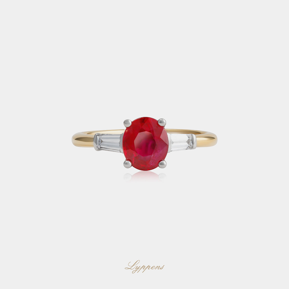 18kt geelgouden ring met 1.47ct ovaal Birmese robijn en tapered baguette diamant 0.32ct F VS1, ALGT