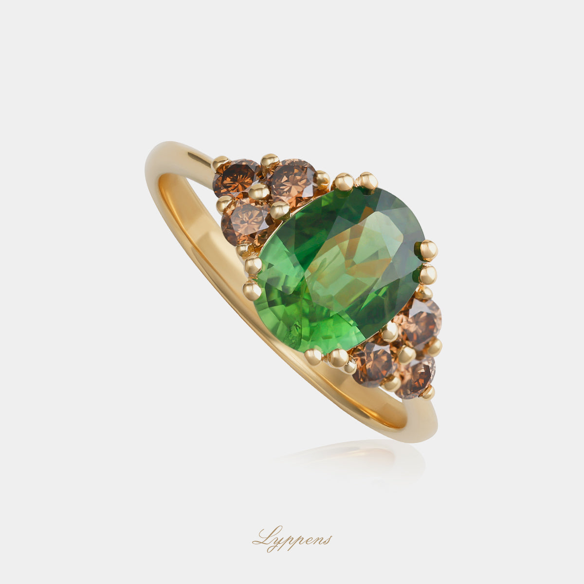 18 karaat geelgouden ring met groene saffier en bruine diamant zijstenen 0.39ct SI