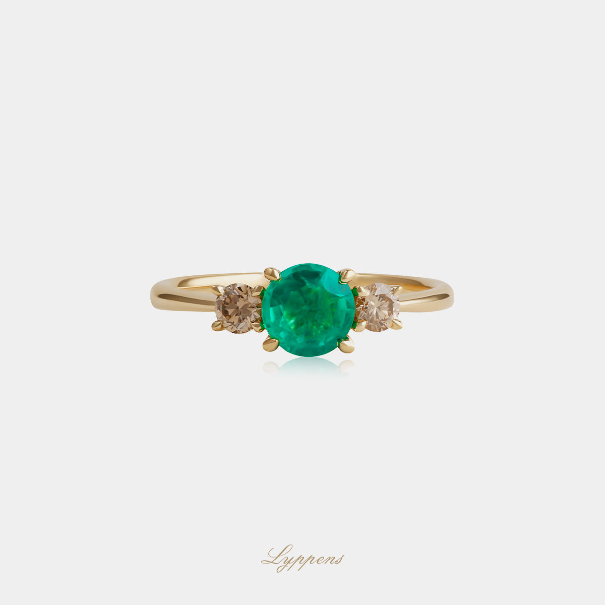 18kt geelgouden ring met rond smaragd en bruine briljant diamant 0.24ct SI
