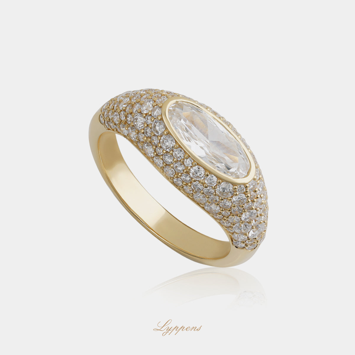 Yellow gold ring with diamonds