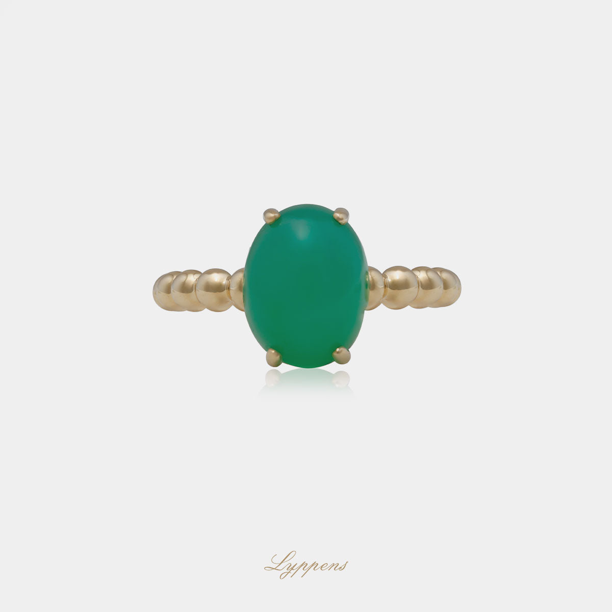 Geelgouden bolletjes ring in het midden gezet met cabochon geslepen chrysopraas.