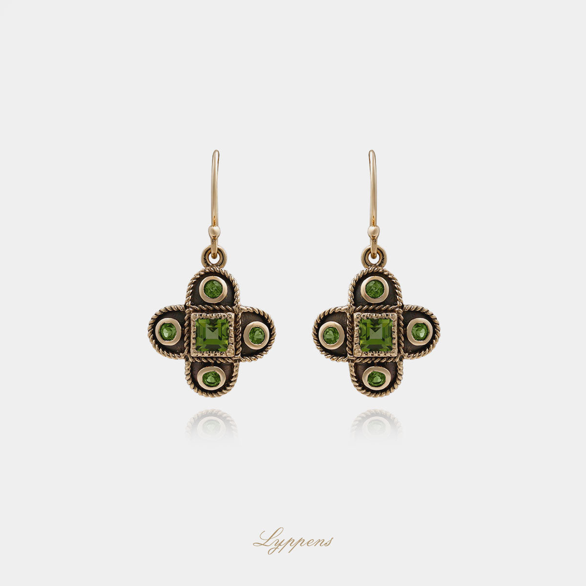 Yellow gold earrings with peridot
