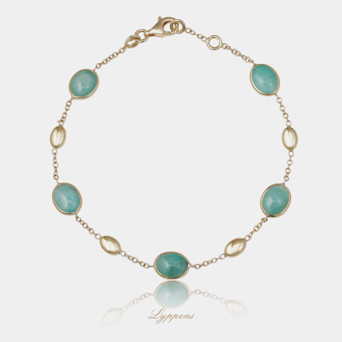 Geelgouden anker schakelarmband gezet met cabochon geslepen smaragd.